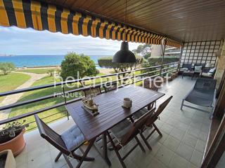 Pis a Passeig torrevalentins 6. Acogedor apartamento con piscina comunitaria y vistas al mar en