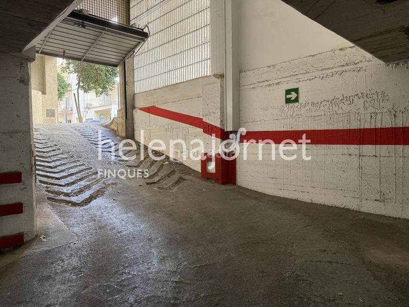 Foto f6ff9059-a334-499c-8c66-e2cd16bed808. Aparcament cotxe a Sant Antoni Sant Antoni de Calonge
