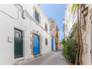 Casa  Calle sant josep. Casa de pueblo con piscina i jardin propios en pleno centro de t