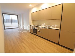Miete Etagenwohnung  Calle salvador albert pei. Piso de alquiler anual sin muebles con terraza y plaza de parkin
