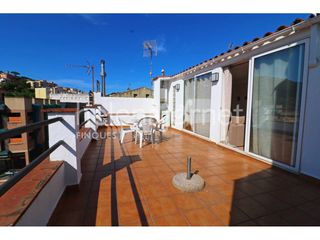 Àtic  Carretera palamós. Apartamento acogedor y luminoso con una gran terraza en el centr
