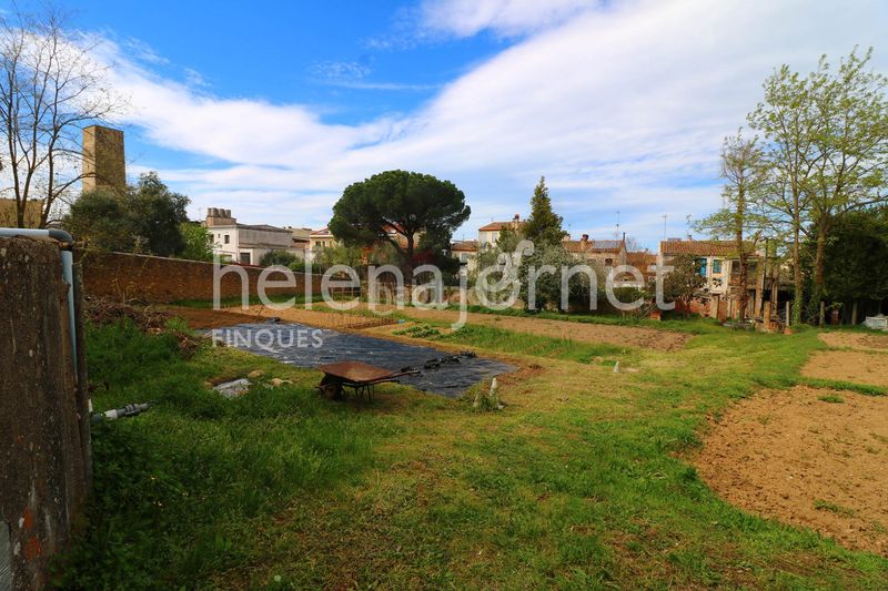 Foto 44a6c2a9-098b-4b11-b83d-d17a0a2897dd. Casa aparellada a Llagostera