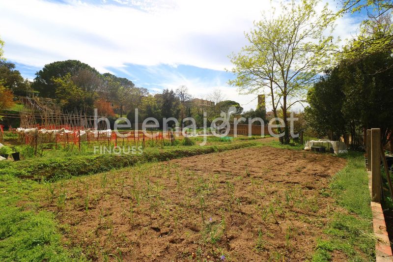 Foto 82fee0ba-5597-4454-9e6e-1ebd65bea5dd. Casa aparellada a Llagostera