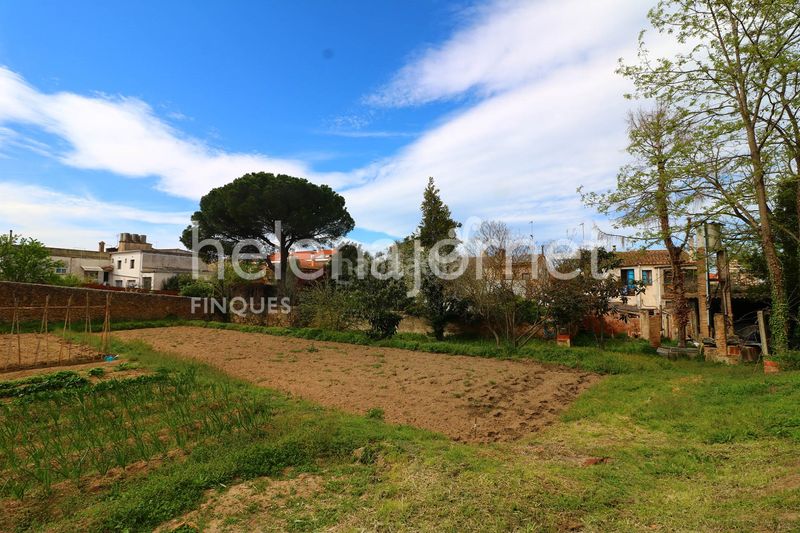 Foto d85a53bf-5d51-4dc0-9937-9734de4cf3f7. Casa aparellada a Llagostera