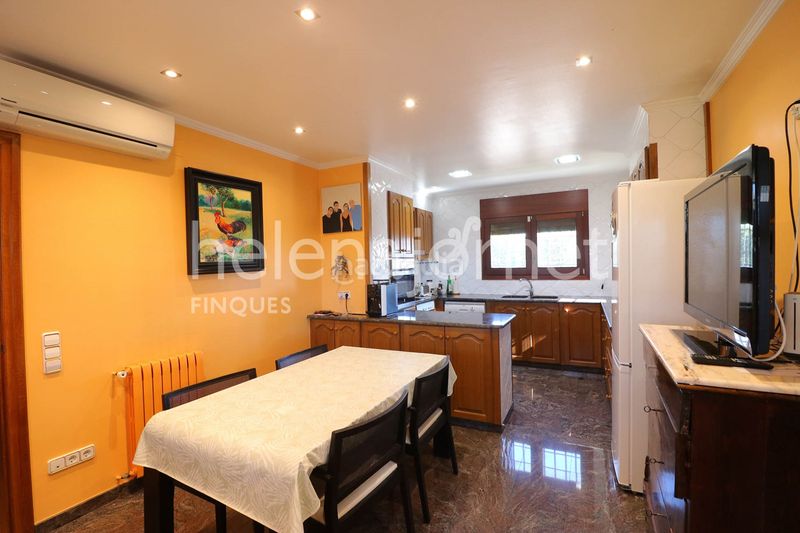 Foto cf78ba4a-ab33-483e-a53e-65355f094831. Casa amb calefacció aparcament piscina a Sils