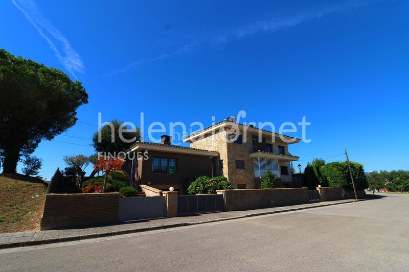 Foto f480a832-6ac3-451c-b7b3-dd6639350062. Casa amb calefacció aparcament piscina a Sils