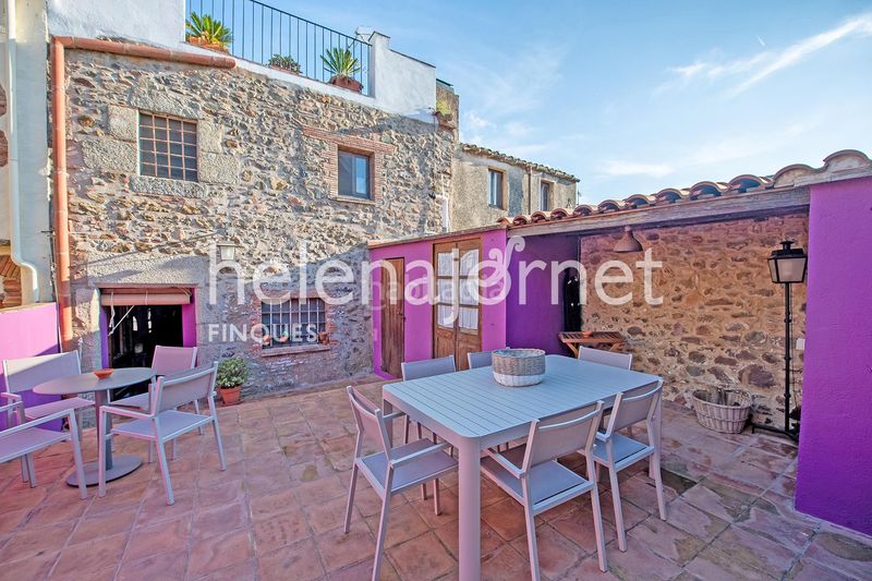 Foto 4bbd7795-db83-4694-b402-1c463667574d. Casa adossada amb calefacció a Poble Calonge