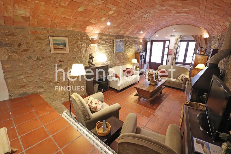 Foto 89d18e30-9537-4df1-b8a7-bd9f4bdbff9d. Casa adossada amb calefacció a Poble Calonge