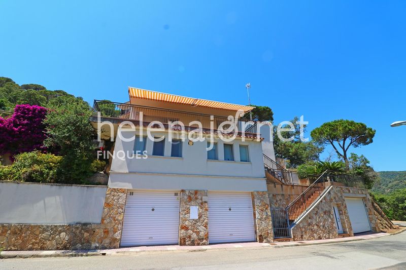 Foto 32176ffa-9fc6-4df8-8cf8-9854364497d4. Casa amb calefacció aparcament piscina a Llagostera