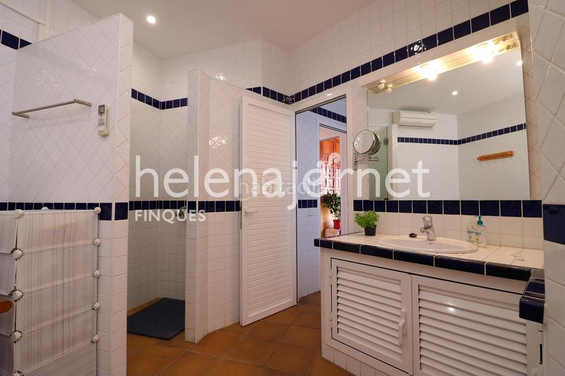 Foto 4f8f6689-94ae-4b19-9bfc-d00c2a958173. Casa amb calefacció aparcament piscina a Llagostera