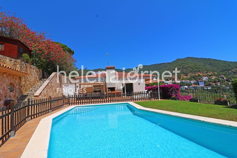 Foto 73f26d52-a312-474e-a21d-4c0cb136ef17. Casa amb calefacció aparcament piscina a Llagostera