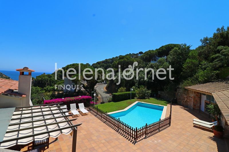 Foto b7b4d896-2e18-43db-8921-85dbb4a6e5e5. Casa amb calefacció aparcament piscina a Llagostera