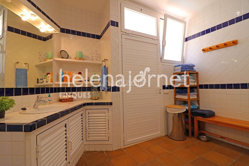 Foto dbf53cd3-2422-494e-b54c-d93635698aad. Casa amb calefacció aparcament piscina a Llagostera