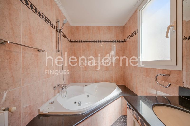 Foto 2da7ba80-29d8-4d76-beff-7ea29617c3ed. Casa aparellada amb calefacció aparcament a Centre Palamós