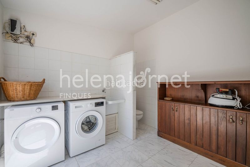 Foto 5bd555b1-a8e9-4b26-ad2d-d64e27fe632a. Casa aparellada amb calefacció aparcament a Centre Palamós