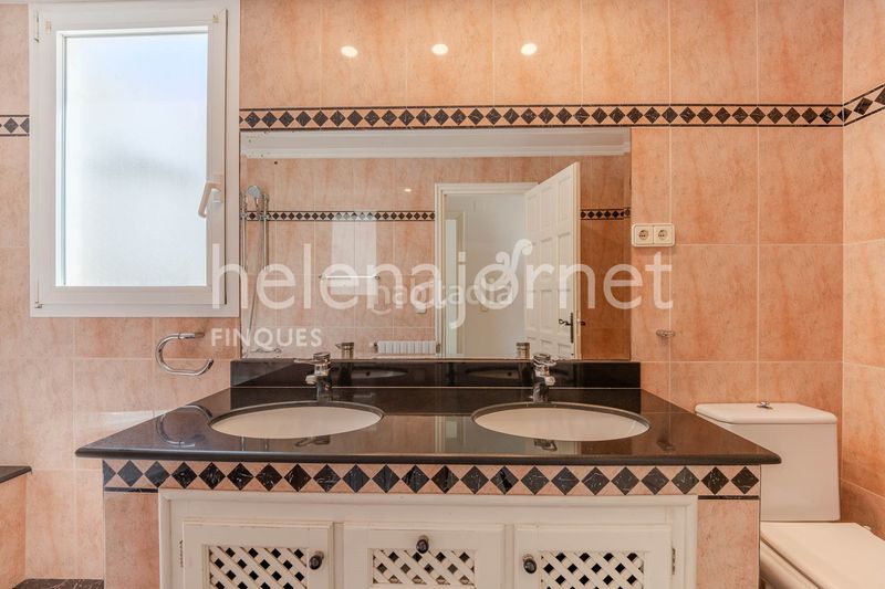 Foto 66a6f262-7c3e-4021-8880-15308d9ce2e6. Casa aparellada amb calefacció aparcament a Centre Palamós