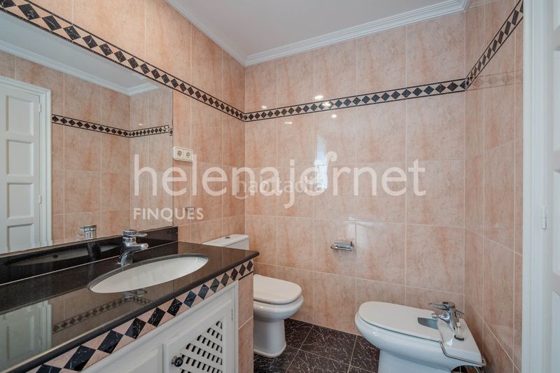 Foto c7285093-b295-4b3f-8173-1f6f4257a4c8. Casa aparellada amb calefacció aparcament a Centre Palamós