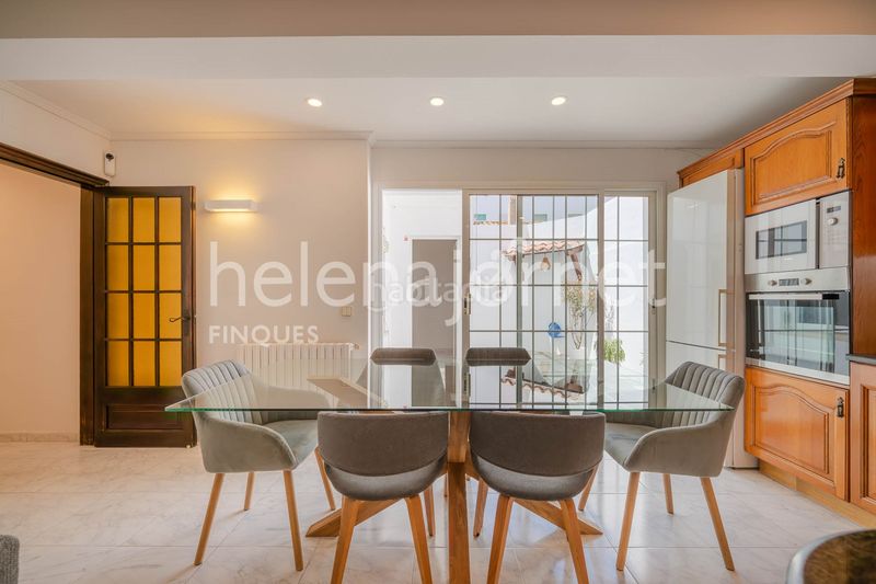 Foto f5229829-2d36-4377-a36a-9152ede1c2ee. Casa aparellada amb calefacció aparcament a Centre Palamós