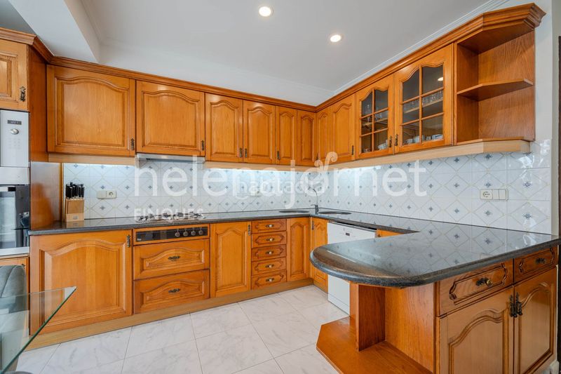 Foto f66a9ba6-95a4-4174-a3db-05ff00a8ca94. Casa aparellada amb calefacció aparcament a Centre Palamós