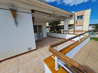 Casa adossada  Calle italia. Venta de centrica casa pareada en segur de calafell
