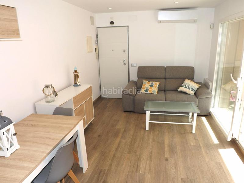 Foto 0b50d43b-904f-44e2-bf7c-54fae6216e7c. Piso en passeig marítim de sant joan de déu 269 exquisito apartamento en primera línea lateral al mar en Segur de Calafell