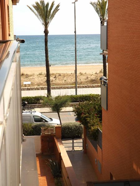 Foto 33969b19-cce0-4137-8815-698b3076a4e0. Piso en passeig marítim de sant joan de déu 269 exquisito apartamento en primera línea lateral al mar en Segur de Calafell