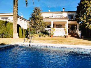 Xalet  Hipocrates. Impresionante casa unifamiliar con piscina!