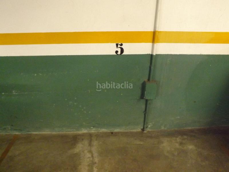 Foto e7dc4027-c2f5-4c90-915c-8fee6da4d222. Aparcament cotxe a calle eres 21 a Calafell poble Calafell