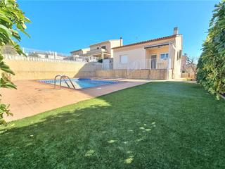 Casa  Calle onze de setembre. Casa individual a cuatro vientos con piscina y vistas al mar