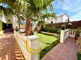 Casa adossada  Carrer holanda. Casa en segur de calafell centro