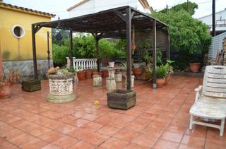 Casa  Carrer gustavo galceran. Chalet con gran parcela y piscina privada en cunit