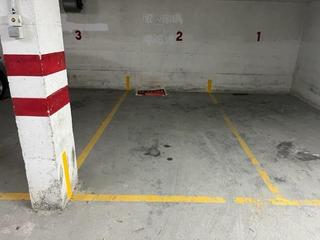 Aparcament cotxe  Carrer d'àngel guimerà. Plaza de parking