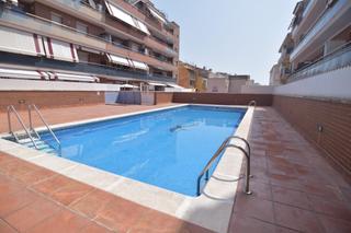 Flat  Sant vicenç. Moderno piso seminuevo en el vendrell con piscina y amplia terra