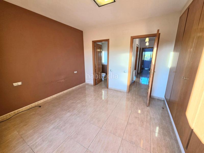 Foto 3691f2f2-c632-47e3-8574-30ab0e8453f0. Casa a schiera con riscaldamento parcheggio in Pobla de Montornès (La)