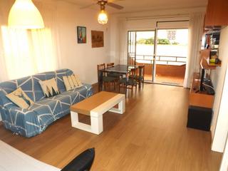 Rez-de-chaussée  Calle prat de la riba. Sois una joven pareja y queréis tener un piso de propiedad en lu