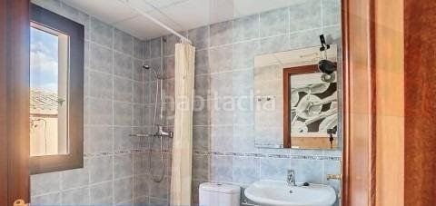 Foto e7b8a6dd-e35c-49da-a67d-3494cb86c409. Edifici a Sant Jaume dels Domenys