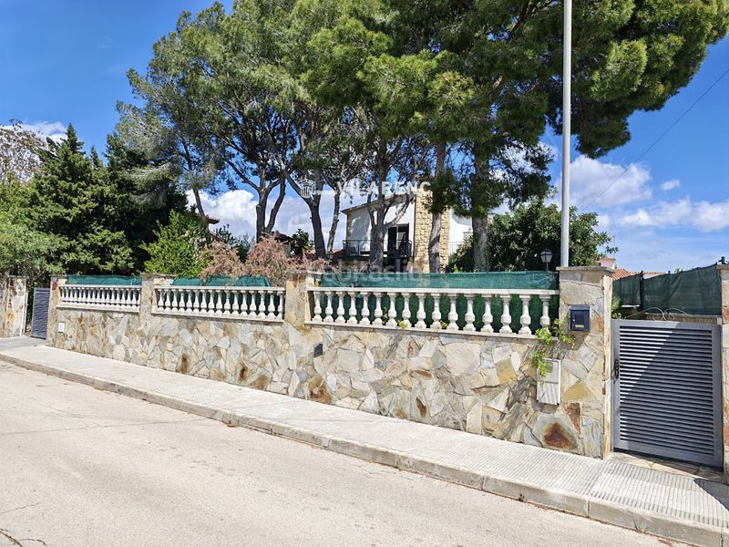 Foto 98437a4d-7ae6-438e-8034-c6f888caca76. Xalet amb calefacció aparcament piscina a Bellvei