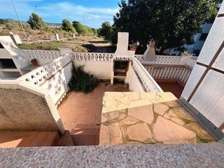 Reihenhaus  Mar del. Casa adosada a reformar en zona residencial tranquila de creixel
