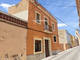 Casa adosada  Pompeu fabra. En llorenç del penedes