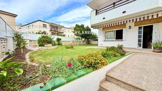 Maison  Vendrell. Adosada esquinera con jardin, a 250 m de la playa en cunit