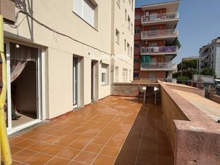 Pis  David de mas. Bonita planta baja independiente con parquing box