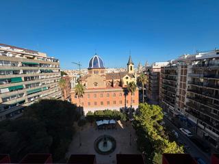 Alquiler Piso en Carrer de sant donís 5. Preciosa vivienda recién reformada con maravillosas vistas en pl