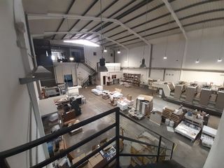 Nau industrial  Calle de flora tristán. Excelente nave industrial en venta y alquiler en els mollons.