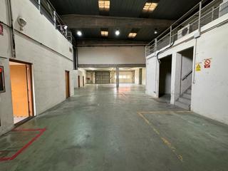 Bâtiment à usage industriel  Carrer de karl marx. Venta de nave industrial de 2.197m2 en venta en horno alcedo.