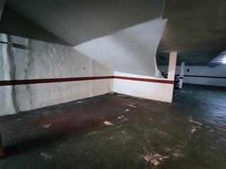 Aparcament cotxe  Carrer de mossèn jacint verdaguer. Plaza de garaje junto a parada de metro de angel guimerá.