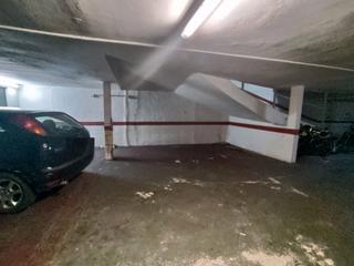 Aparcament cotxe  Carrer de mossèn jacint verdaguer. Plaza de garaje junto a parada de metro de angel guimerá.