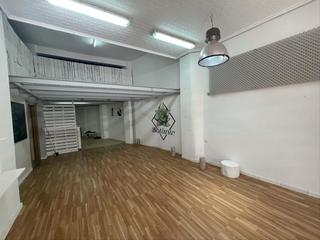 Location Local commercial  Carrer de carles cervera. ¡oportunidad única de alquiler de local comercial en ruzafa! 106