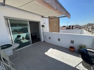 Lloguer Àtic a Carrer del túria 56. Magnífico ático con terraza junto al jardín botánico.