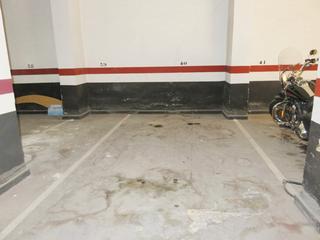 Aparcament cotxe  Carrer del portal de valldigna. Venta de plaza de garaje para coche y moto en plena ciutat vella
