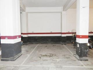 Aparcament cotxe  Carrer del portal de valldigna. Venta de plaza de garaje para coche y moto en plena ciutat vella